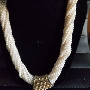 Twisted strands pearl necklace